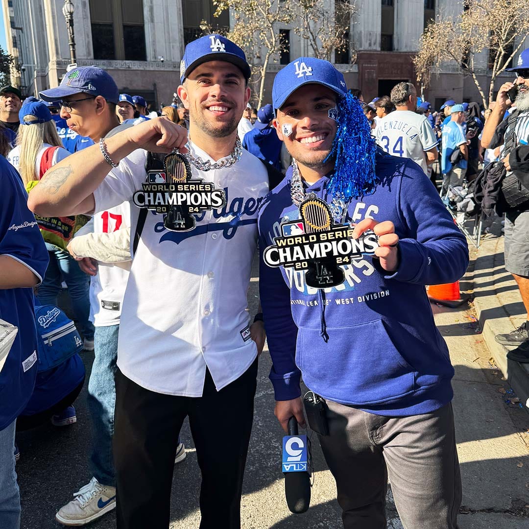 2024 World Series LA Dodgers MLB Chromatic Turnover Chain - Image 3